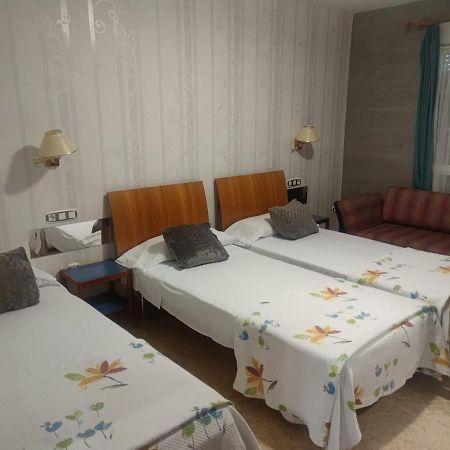 Hostal Burbia Villafranca Del Bierzo Eksteriør billede