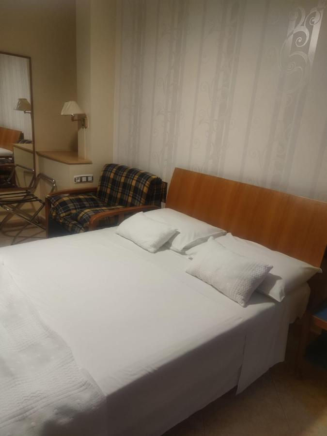 Hostal Burbia Villafranca Del Bierzo Eksteriør billede
