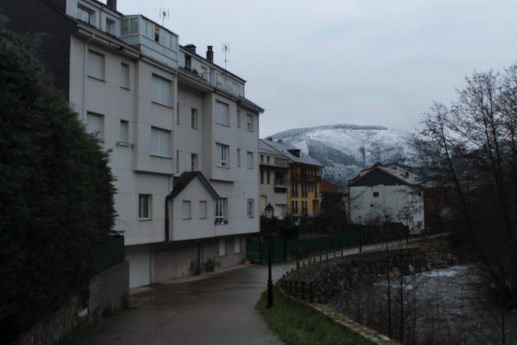 Hostal Burbia Villafranca Del Bierzo Eksteriør billede